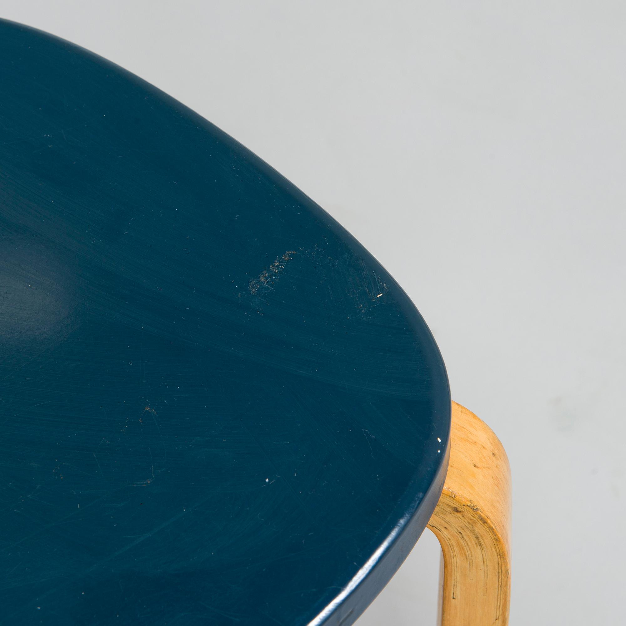 Alvar Aalto, bord, modell 90A och stolar, 3 st, modell 69, Artek 1960-tal.