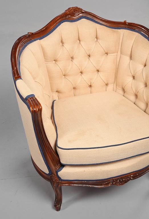 FÅTÖLJER, ett par, rokokostil, omkring 1900-talets mitt.