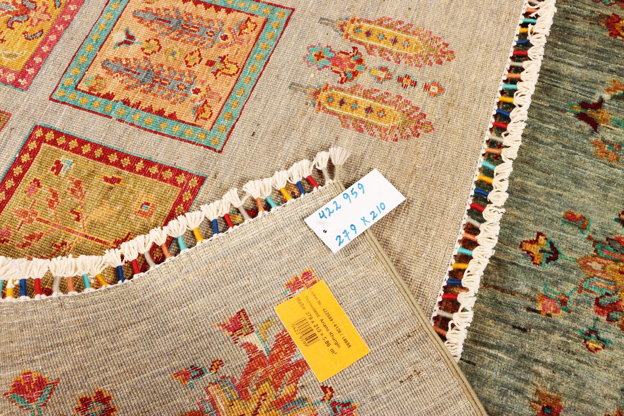 A Ziglar carpet a. 279 x 210 cm.