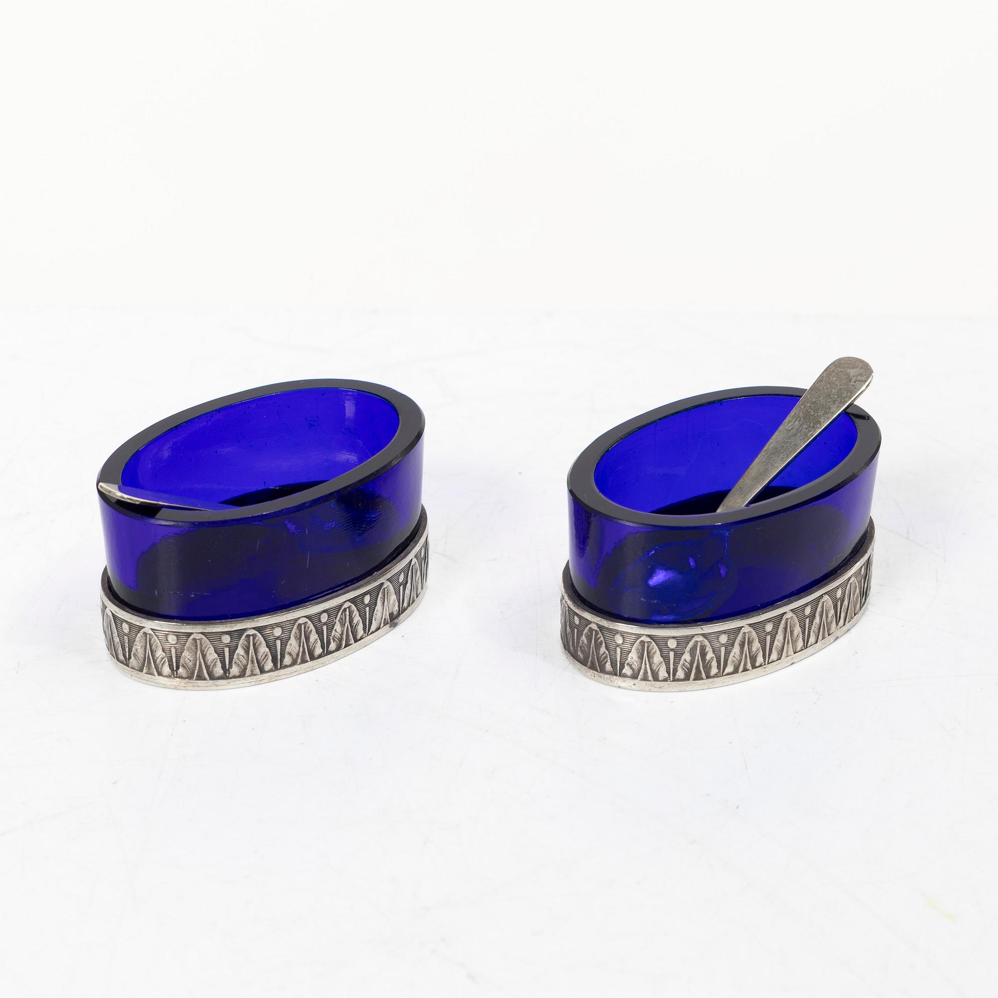 Wiwen Nilsson, A pair of silver salt cellars with spoons, 1949–1950.