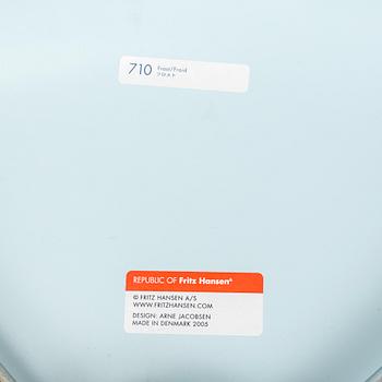 Arne Jacobsen, three 'Serie 7' chairs, Fritz Hansen 2005.