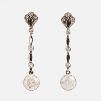 Earrings, a pair, with brilliant-cut diamonds.