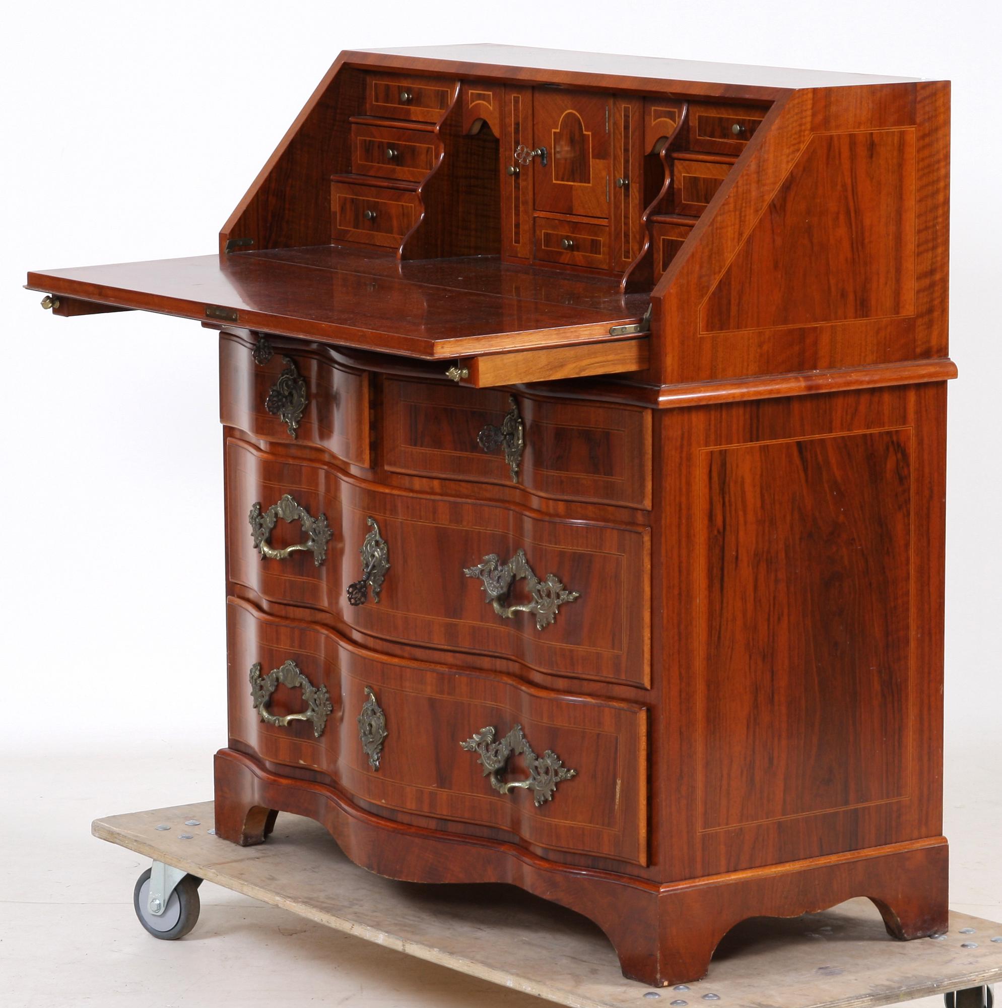 SEKRETÄR, senbarock-stil, 1900-tal.