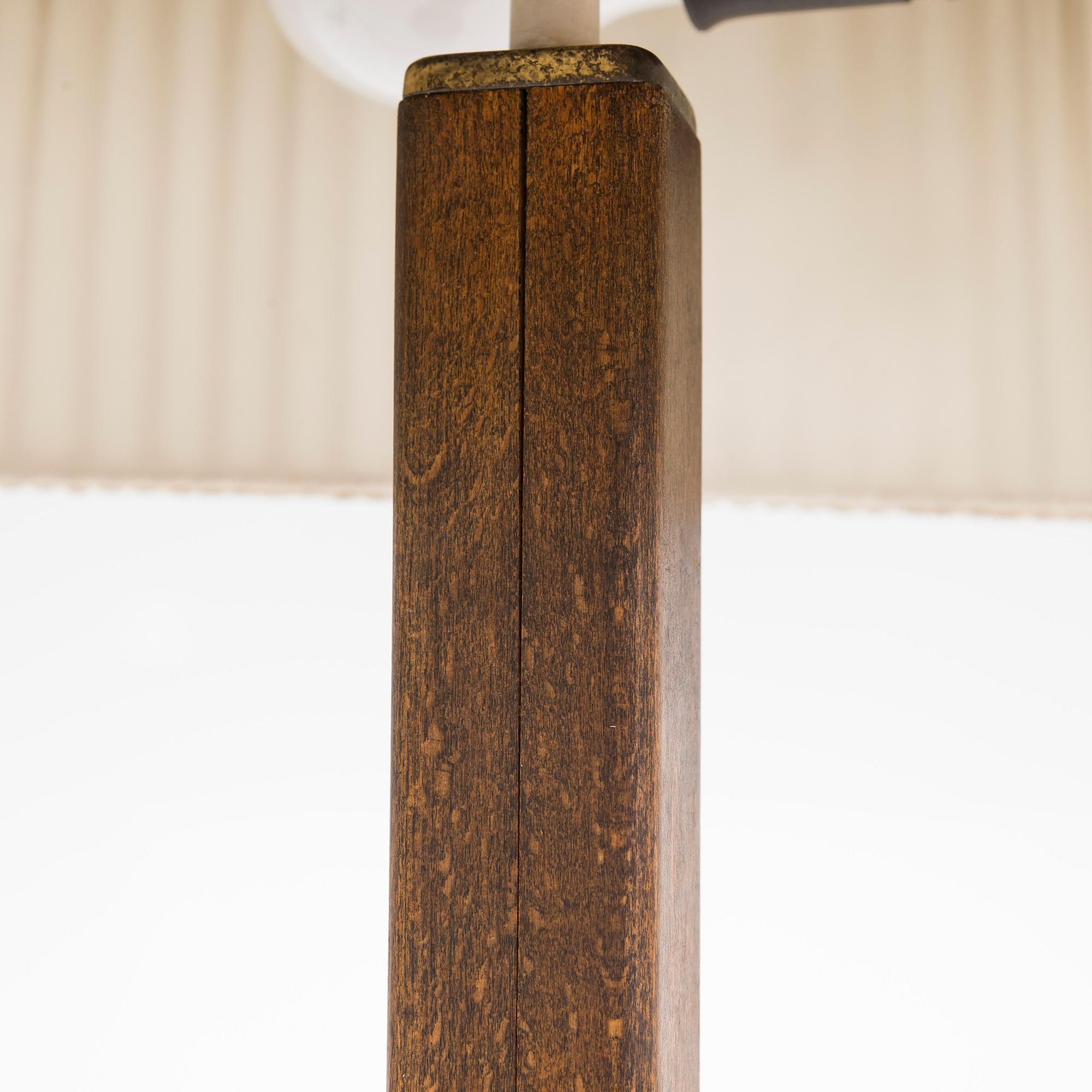 Paavo Tynell, bordslampa, modell 5066, Taito Oy, 1900-talets mitt.