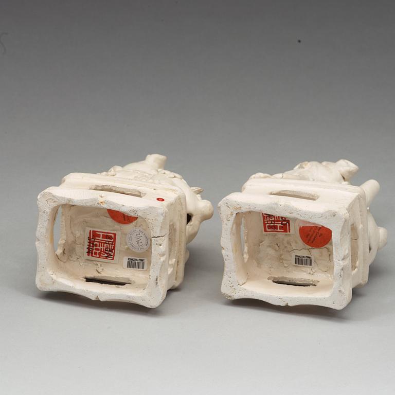 A pair of blanc de chine/bisquit porcelain joss stick holders, Transition, 17th Century.