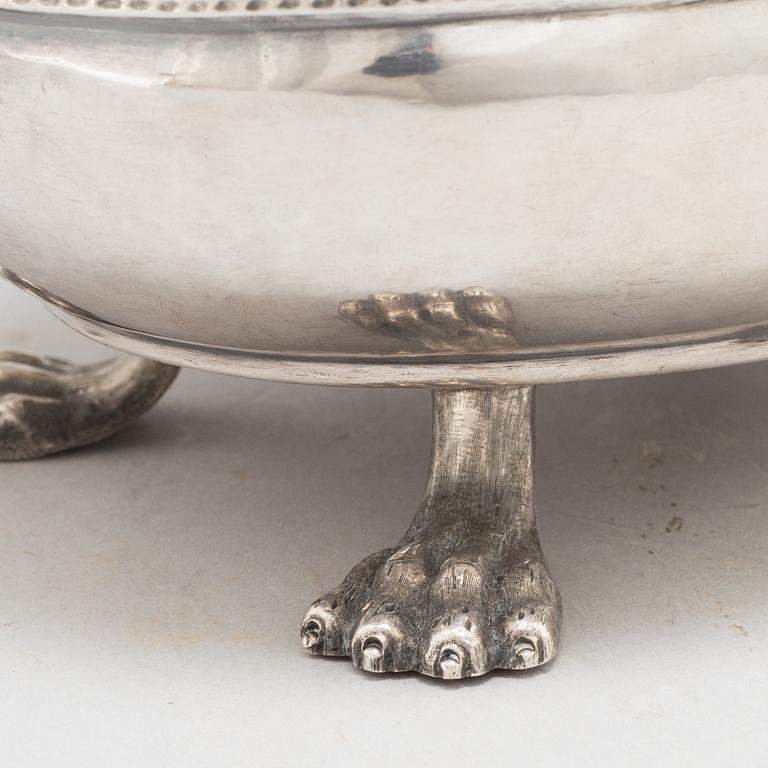 JN WOLLENBERG, a silver sugar-box, Nuremberg 1780-83.