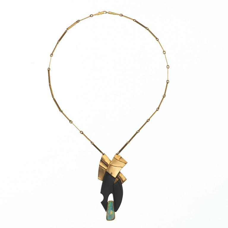 Zoltan Popovits, A Zolton popovits 18k gold pendant and chain, Lapponia Finland 1984.