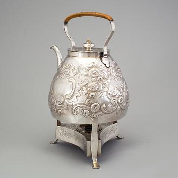 An English 18th century silver water pot and heater, mark of Charles Wright, London 1781. George III.