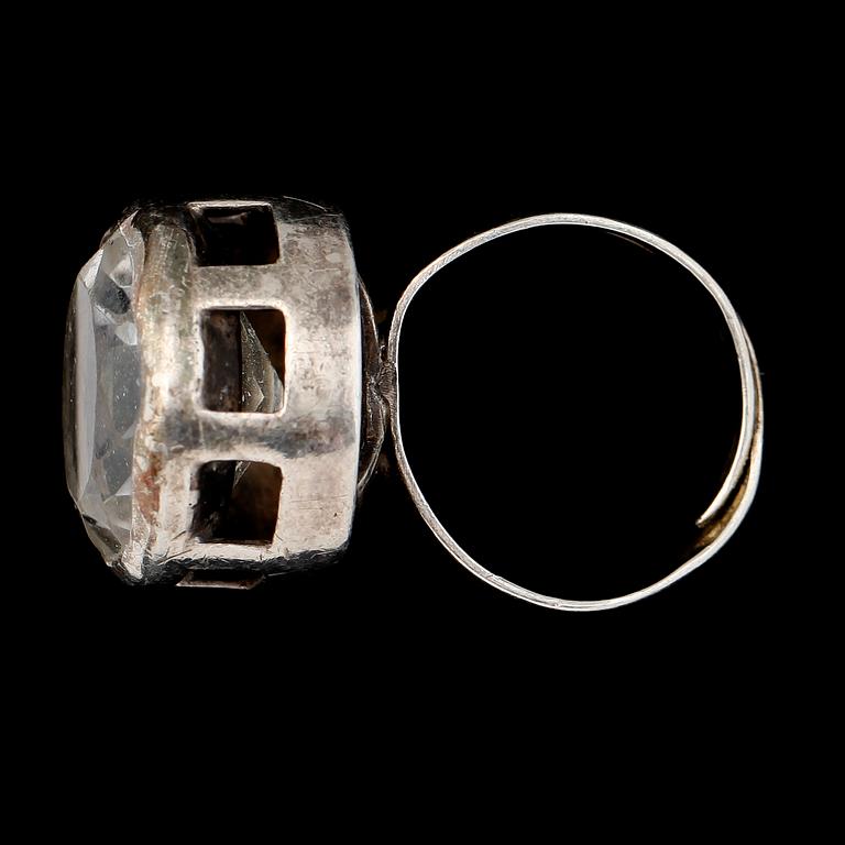 RING, silver, med bergkristall, Finland, 1900-talets andra hälft. Total vikt med sten ca 13 g.