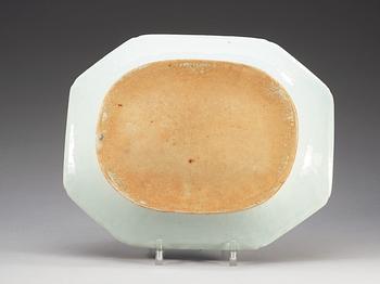 A blue and white serving dish, Qing dynasty Qianlong (1736-95).