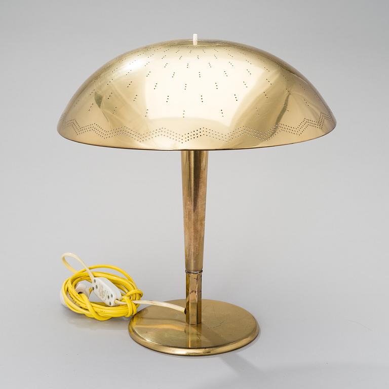 PAAVO TYNELL, A DESK LIGHT. Manufactured by Taito Oy or Idman. 1940s.