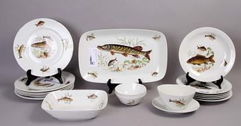 FISKSERVISDELAR, 18 delar. Porslin, bl.a Rörstrand.