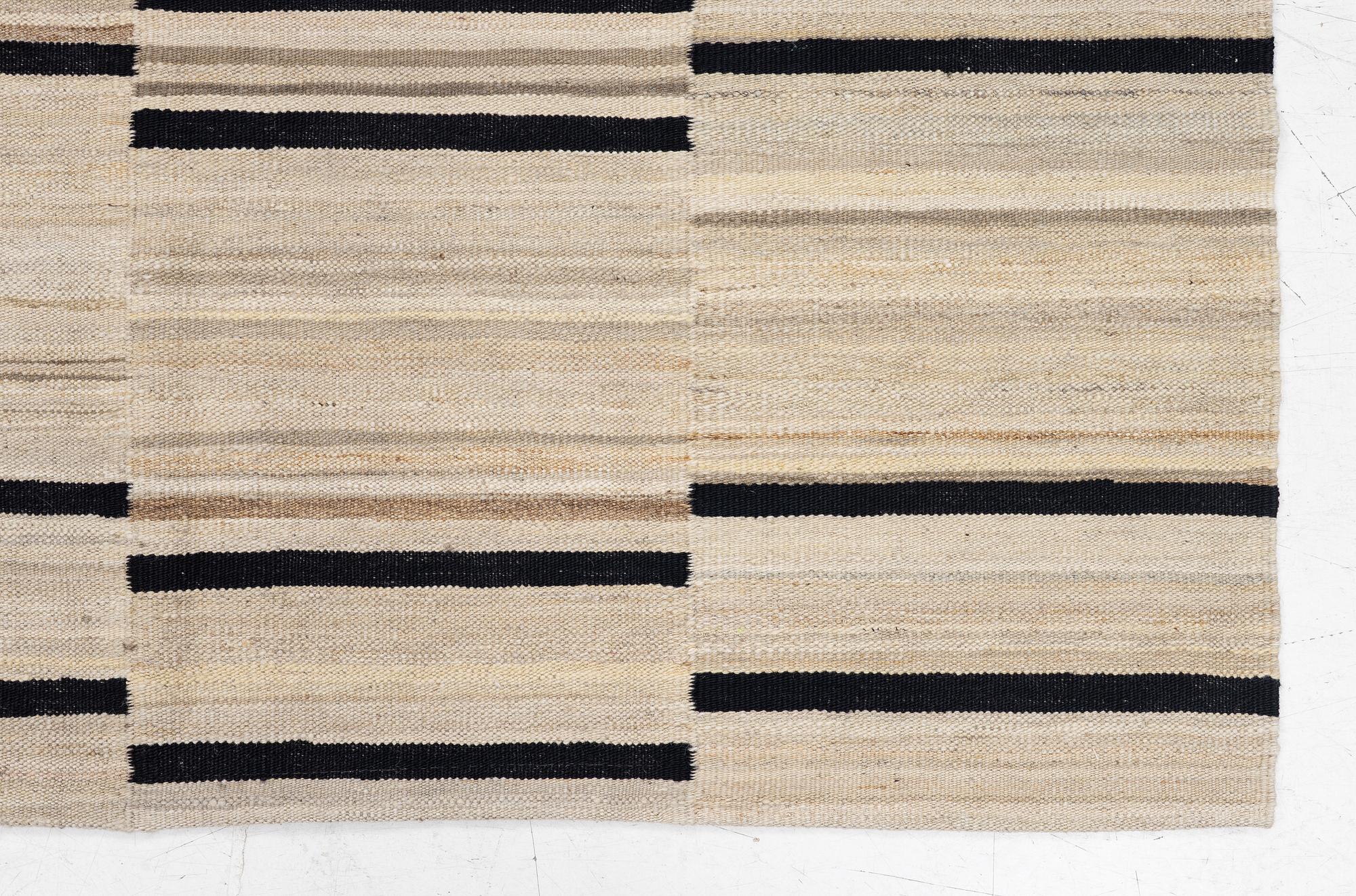 Matta, slätvävd, ca 195 x 160 cm.