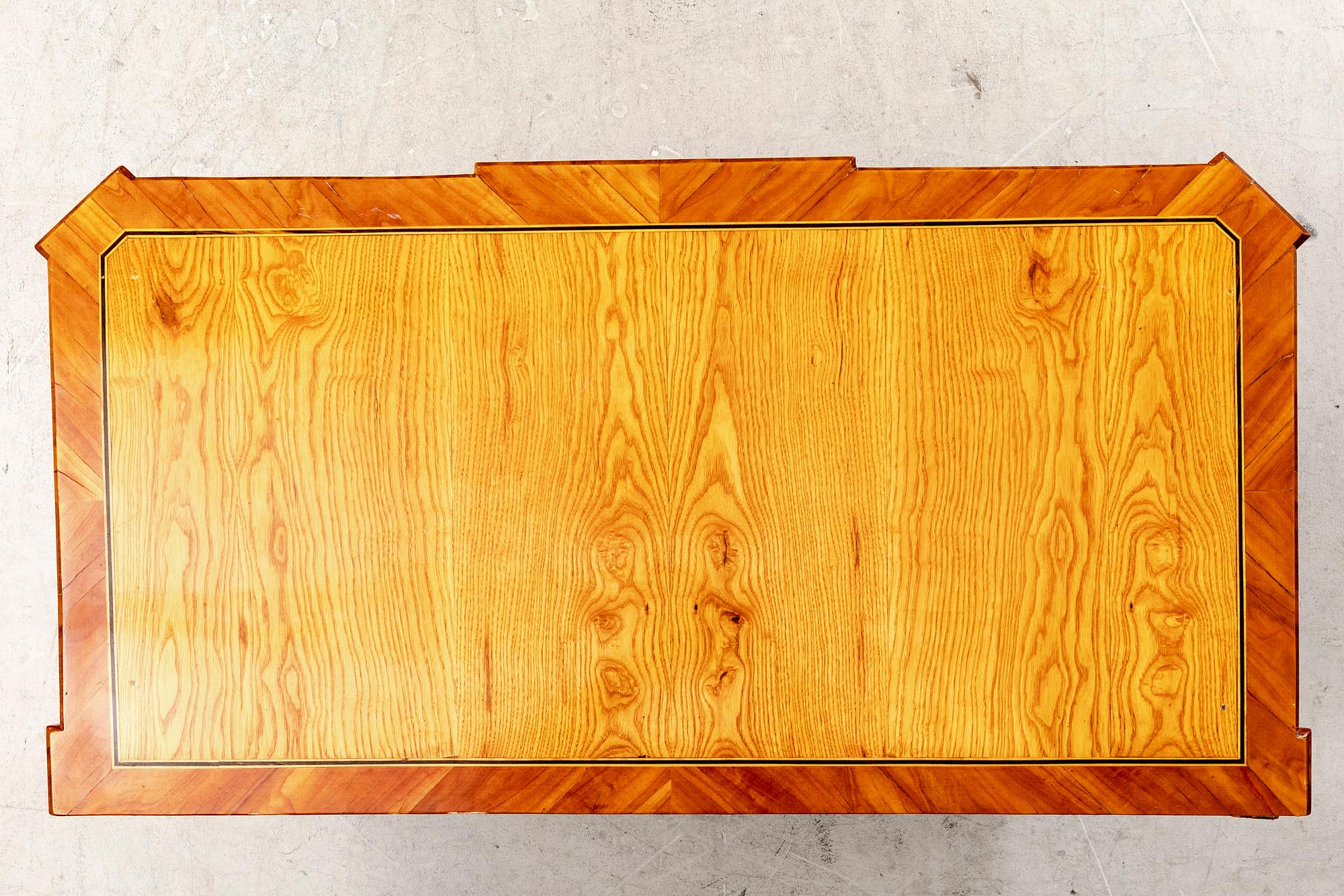 A late Gustavian dresser around 1800.