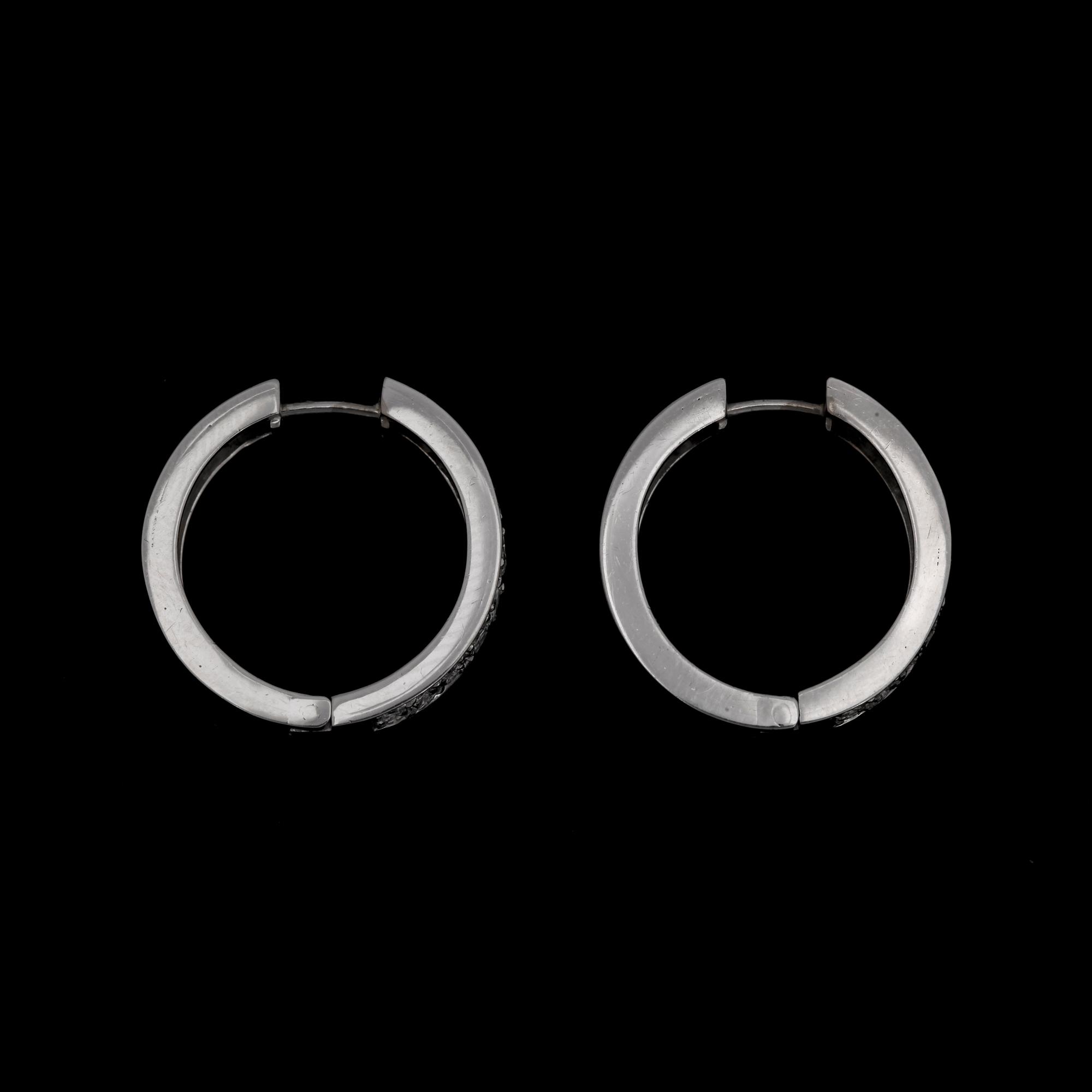 A pair of brilliant cut diamond earrings, tot. app. 1.50 ct.