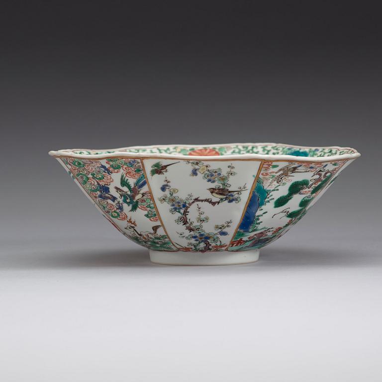 A famille verte bowl, Qing dynasty, Kangxi (1662-1722).
