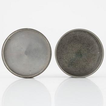 Firma Svenskt Tenn, a pewter box and a vase Stockholm 1926 and 1929.