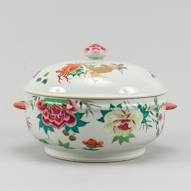 A famille rose tureen with cover, Qing dynasty, Qianlong (1736-95).