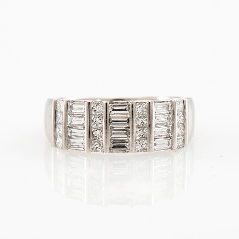 Stephen Foster, Ring platinum with diamonds approx. 1.21 ct total, London.