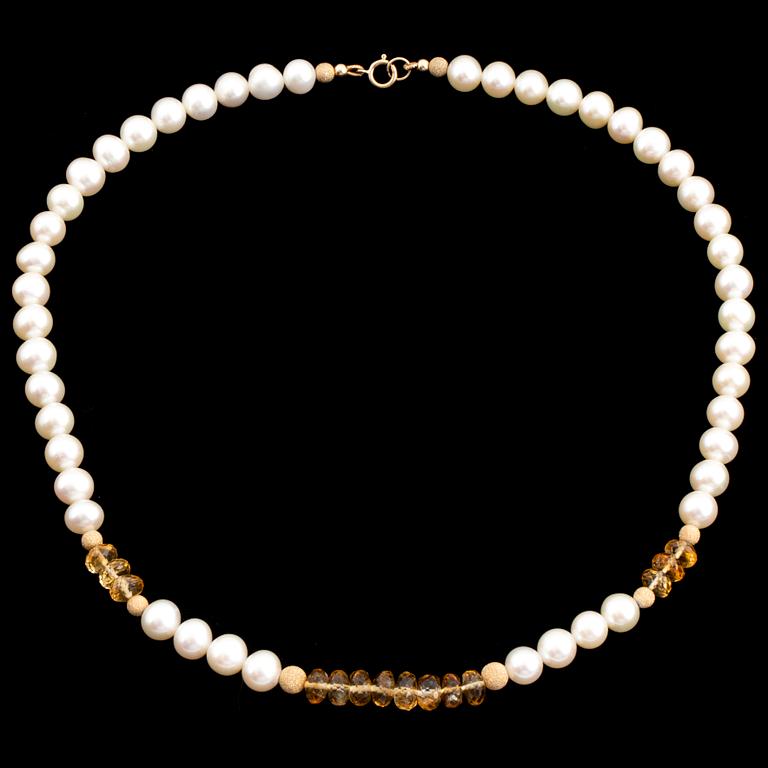 COLLIER, med odlade pärlor och fasettslipade citriner.