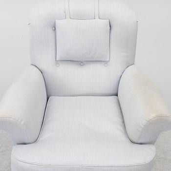Josef Frank, fåtölj med fotpall, modell 336, Firma Svenskt Tenn.