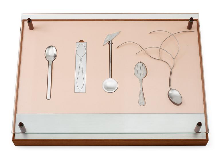 A project comprising five spoons by Lars Håkansson, Helena Lidholm, Erik Tidäng, Åsa Hellqvist;  for 'Teskedsorden'.