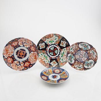 A set of 12 japanese Imari plates 20th century porcelain.