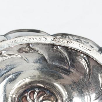 A pair of silver bowl, Carrington & Co, london, England, 1895.