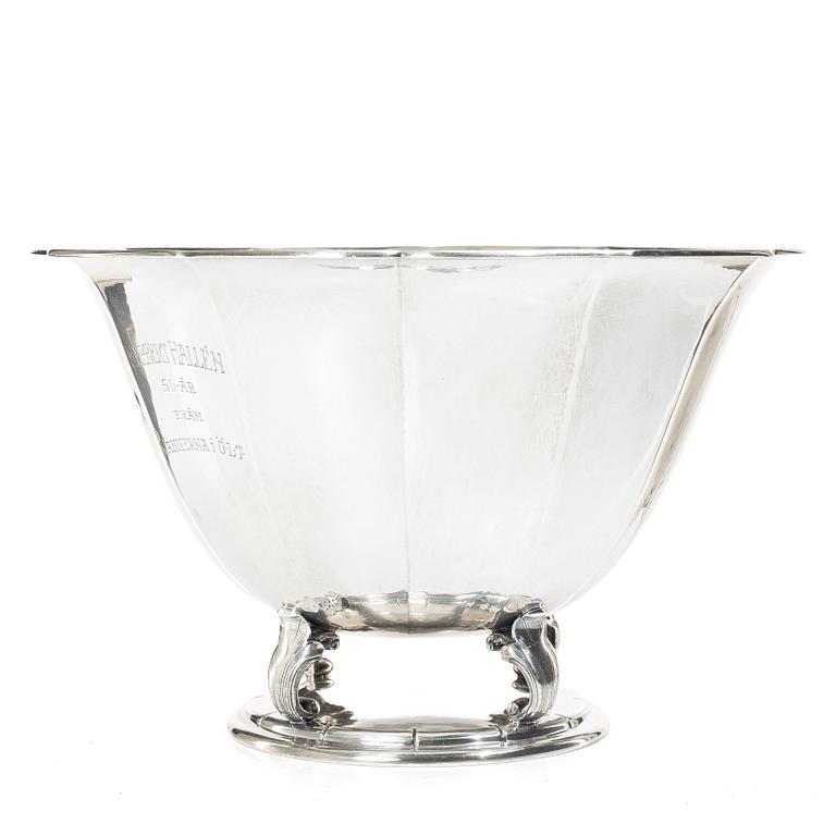 A silver bowl on foot, GAB, Stockholm, 1931.