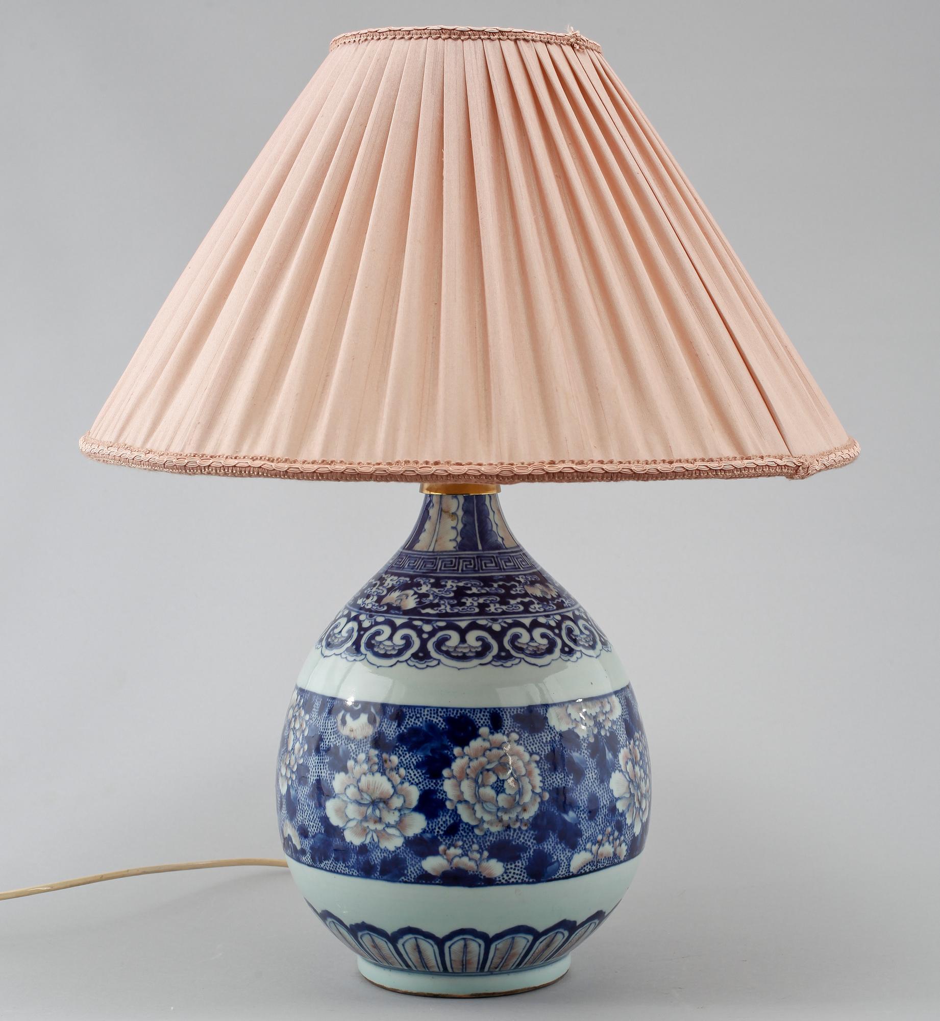 BORDSLAMPA, porslin, Japan, 1800-tal.