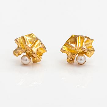 Björn Weckström, "Saana", a pair of 14K gold earrings with cultured pearls. Lapponia.