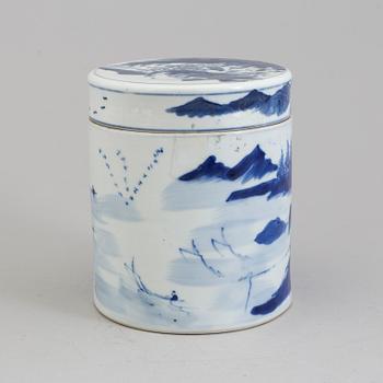 A blue and white jar with cover, Qing dynasty, Jiaqing (1796-1820).