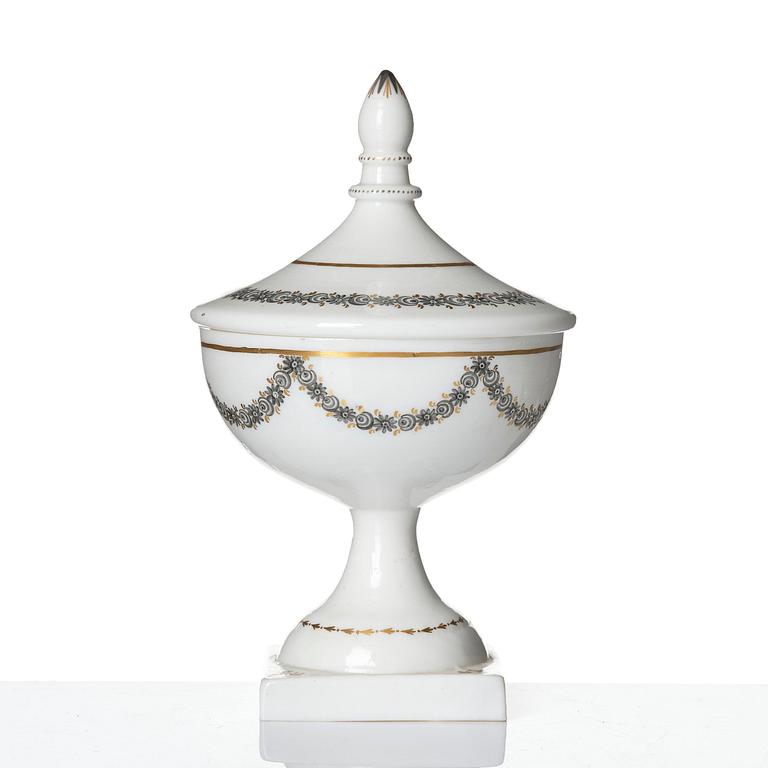 A Swedish glass suger bowl with cover, Strömsbäcks glass works, circa 1800.