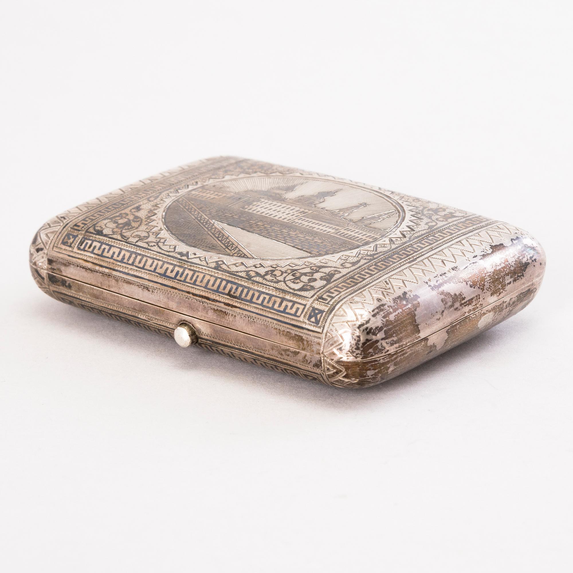 A Russian silver and niello cigarette case, assay master  Lev Fridrikhovitch Oleks, Moscow 1889.