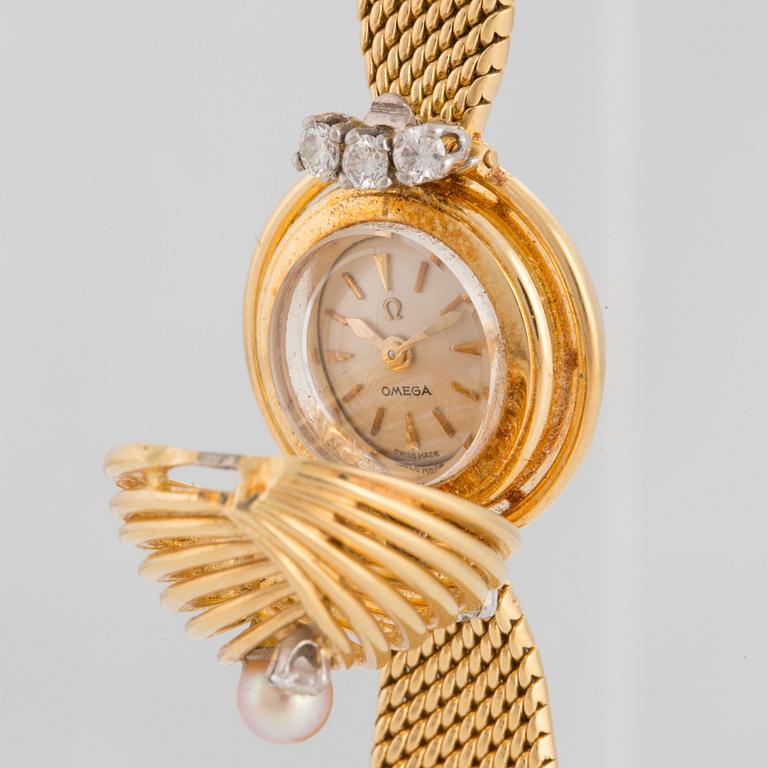 An Omega ladies watch in 18K gold set with round brilliant-cut diamonds with a total weight of ca 0.40 cts.