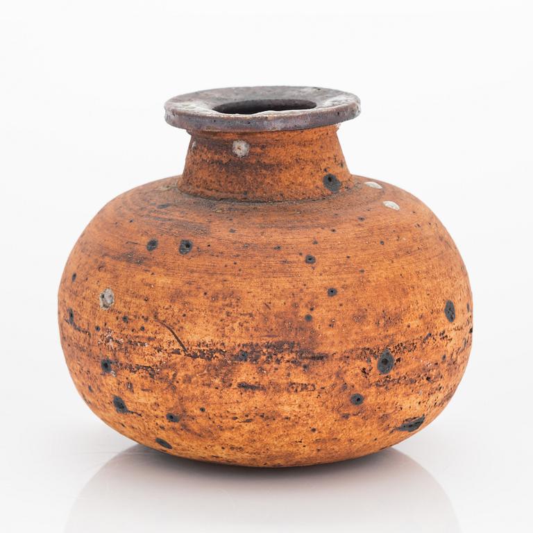 Kyllikki Salmenhaara, a stoneware vase signed KS Arabia.