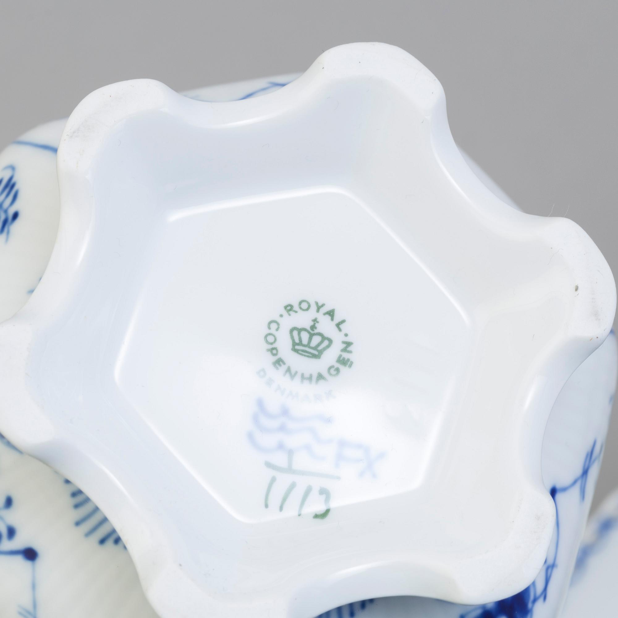 23 PIECES OF ROYAL cOPENHAGEN PORCELAIN.