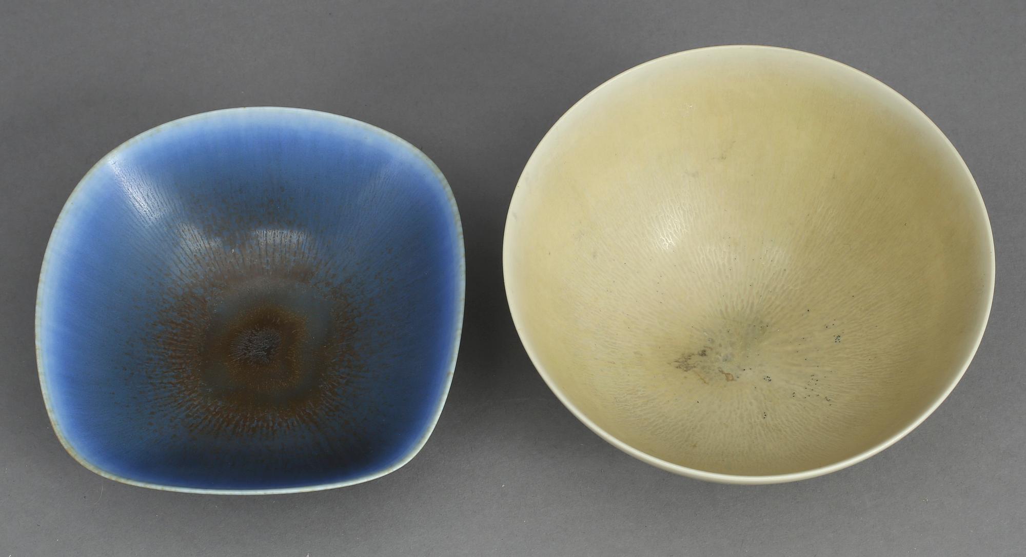 SKÅLAR, 2 st, stengods, Berndt Friberg, Gustavsberg studio. 1951 och 1962.