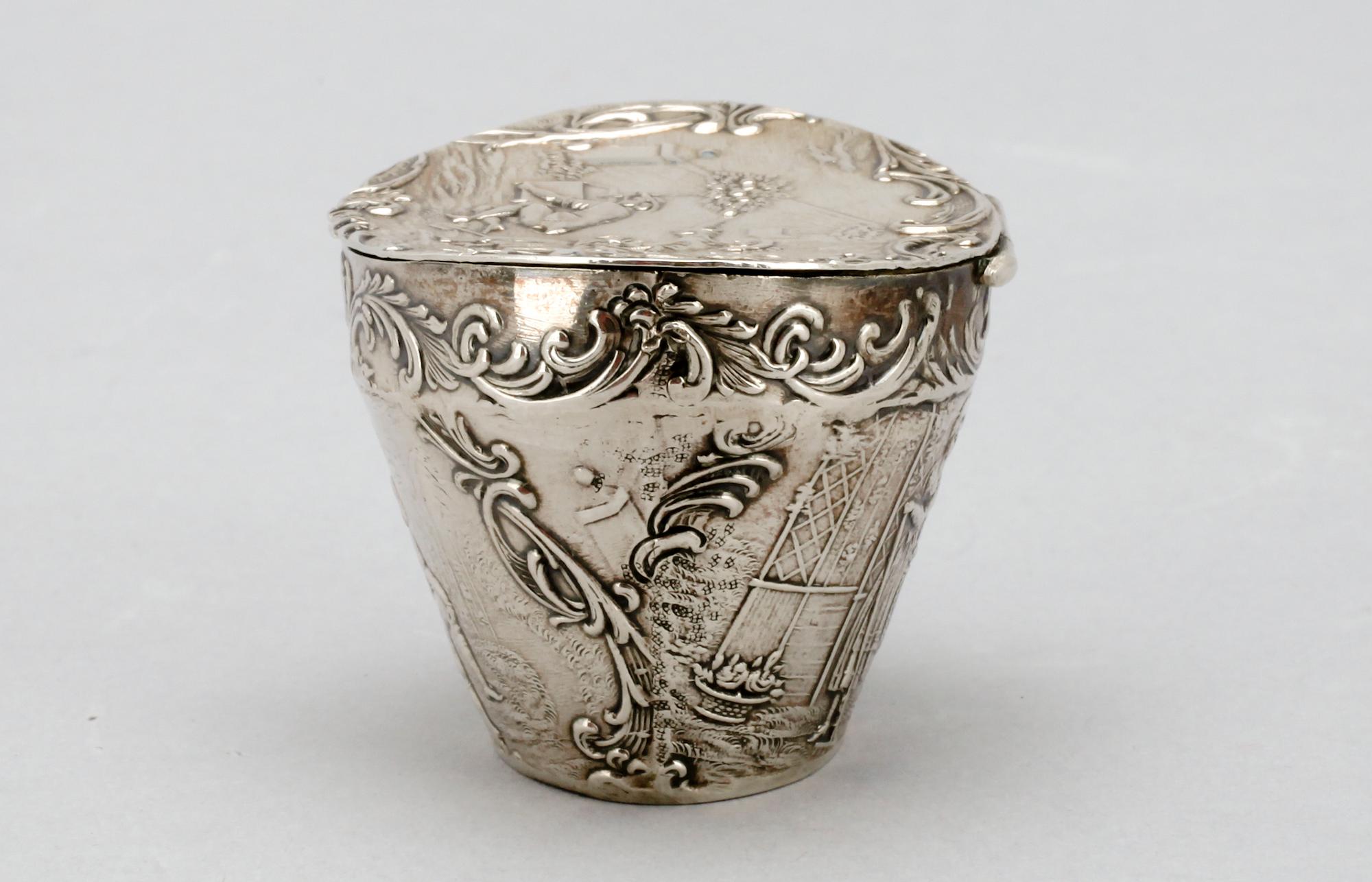 DOSA, 800 silver, Simon Rosenau , Tyskland 1900-tal. Vikt 47 g.