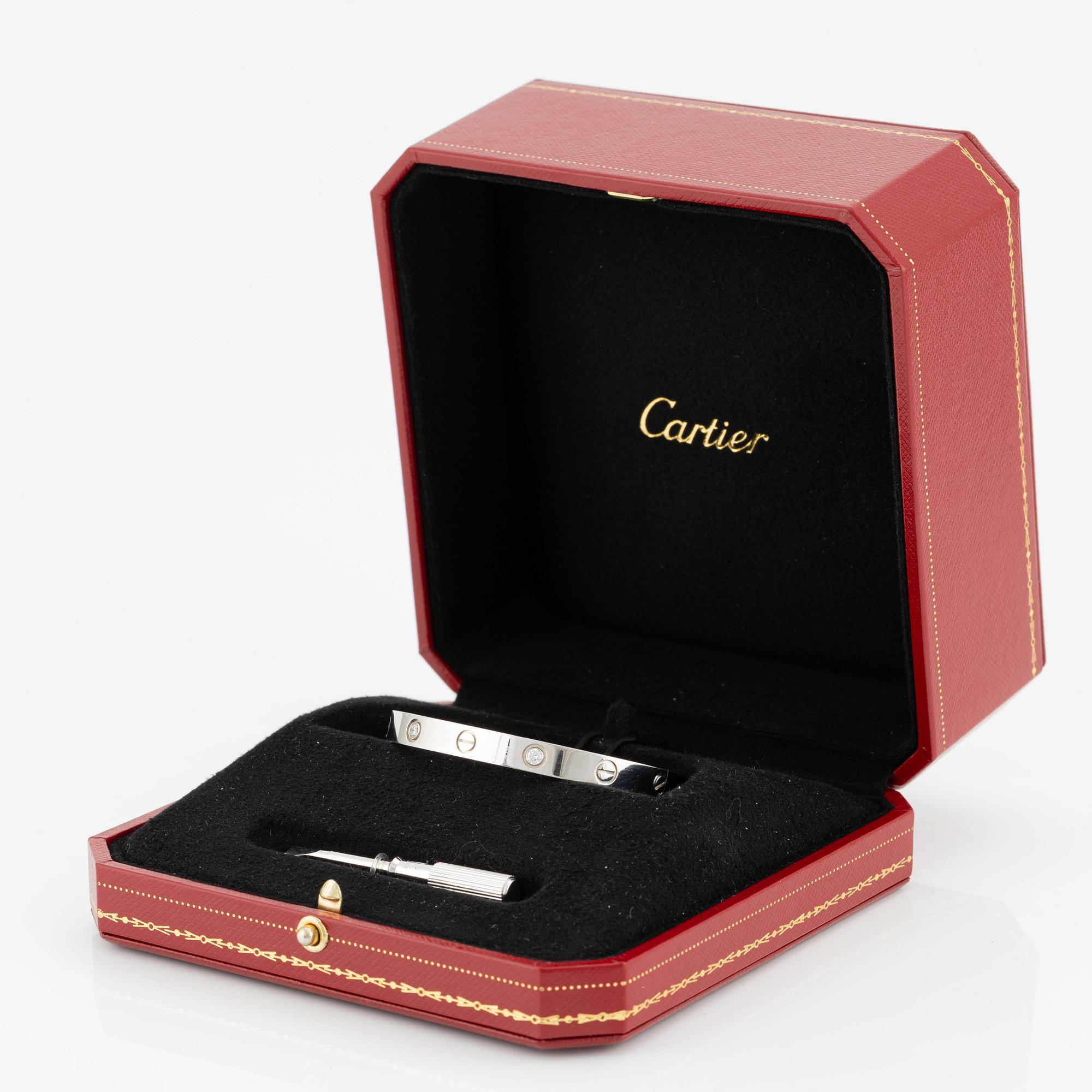 Cartier armband "Love" 18K vitguld med runda briljantslipade diamanter.