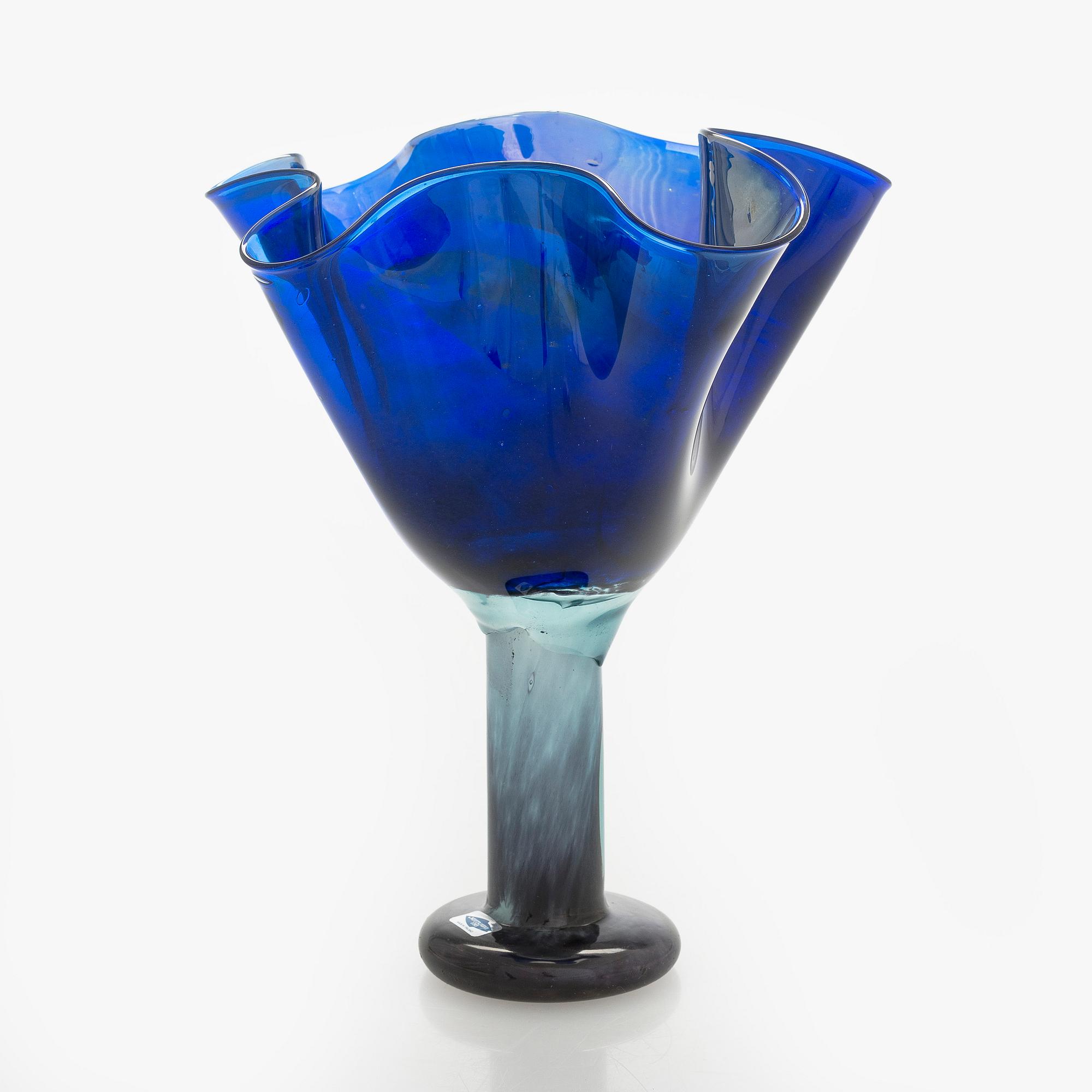 Oiva Toikka, an art glass, signed Oiva Toikka Nuutajärvi Notsjö 1988.