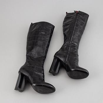 LOUIS VUITTON, a pair of letaher boots, size 37.