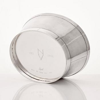 Birger Haglund, skål, Stockholm 1985, sterling, nr  2/10. Utförd i edition om 10 exemplar till Nationalmusei Vänners 75-årsjubileum.