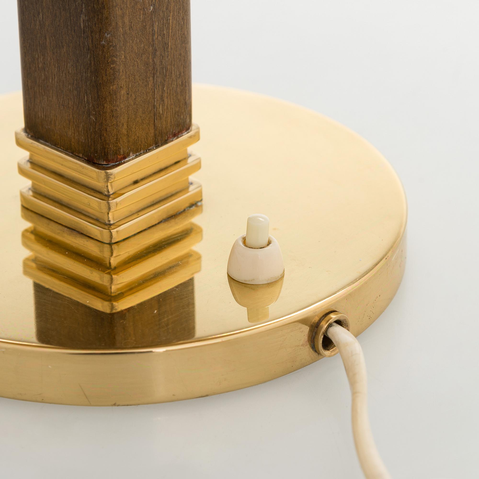 Paavo Tynell, A mid 20th century '5066' desk lamp for Taito Oy, Finland.