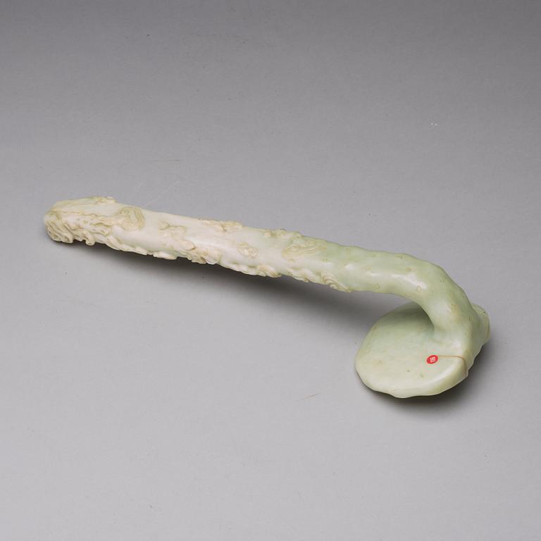 A nephrite ruyi sceptre, presumably late Qing dynasty.