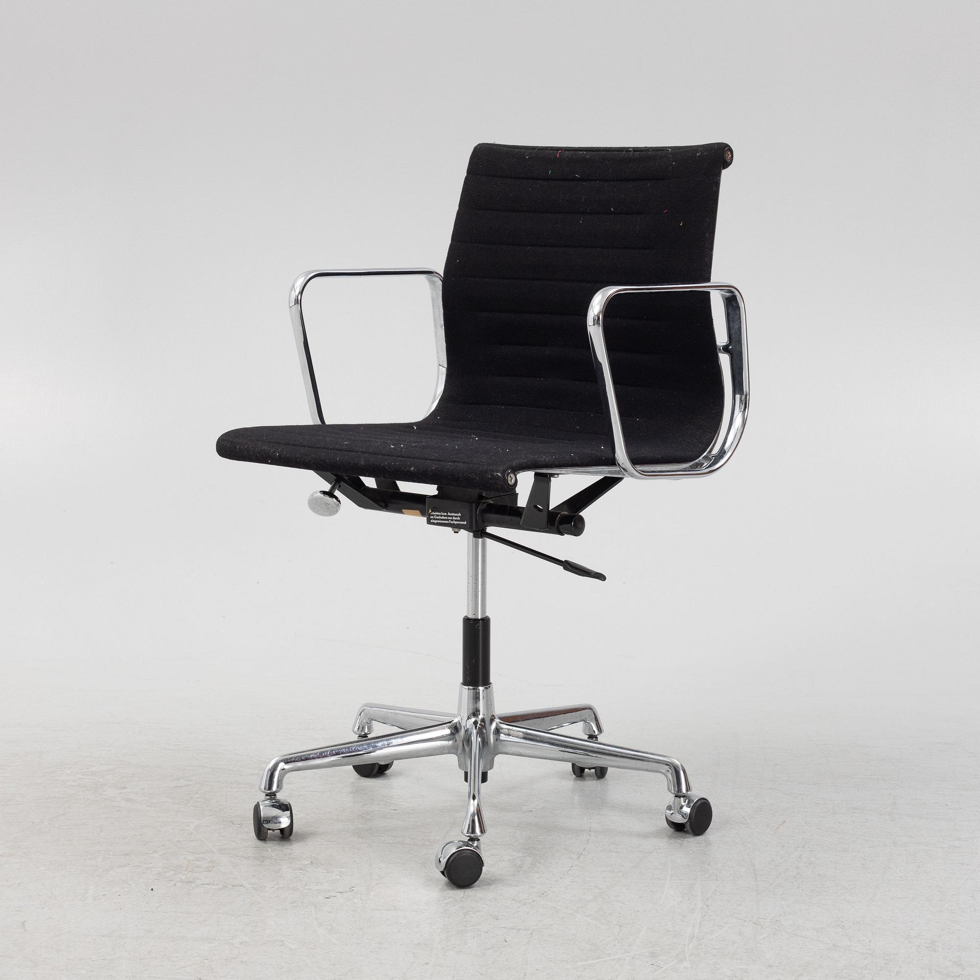 Charles & Ray Eames, an 'EA 117' swivel chair, Vitra.
