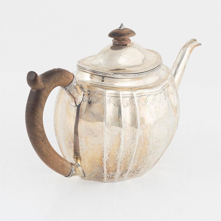 An English Silver Teapot, mark of John Robins,  London 1802.