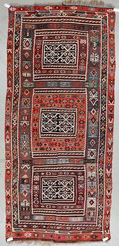 MATTA, semiantik Kelim. Ca 395x178 cm.