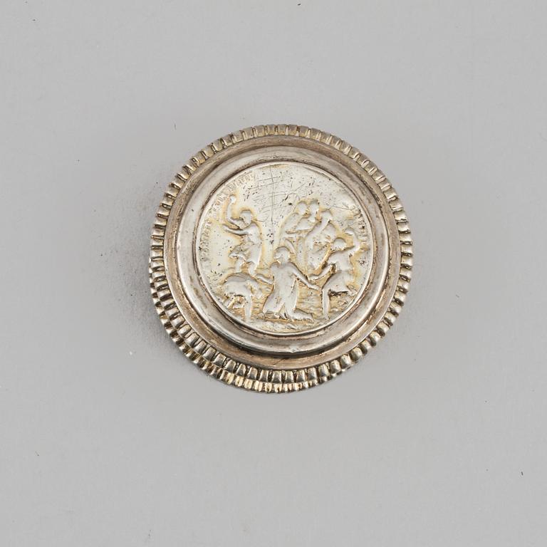 KYRKDOSA, silver, omkring år 1800, vikt 41 g.