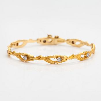 Björn Weckström, An 18K gold bracelet "Diamond pond" with diamonds ca. 0.16 ct in total. Lapponia 1974.